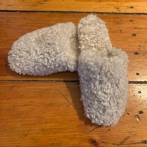 loft fuzzy slippers • size 9-10